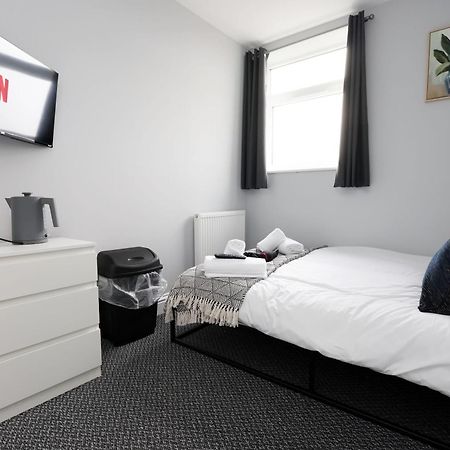 En-Suite Double Rooms, Smart Tv Comfy Style ลาแนคลี ภายนอก รูปภาพ