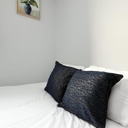 En-Suite Double Rooms, Smart Tv Comfy Style ลาแนคลี ภายนอก รูปภาพ
