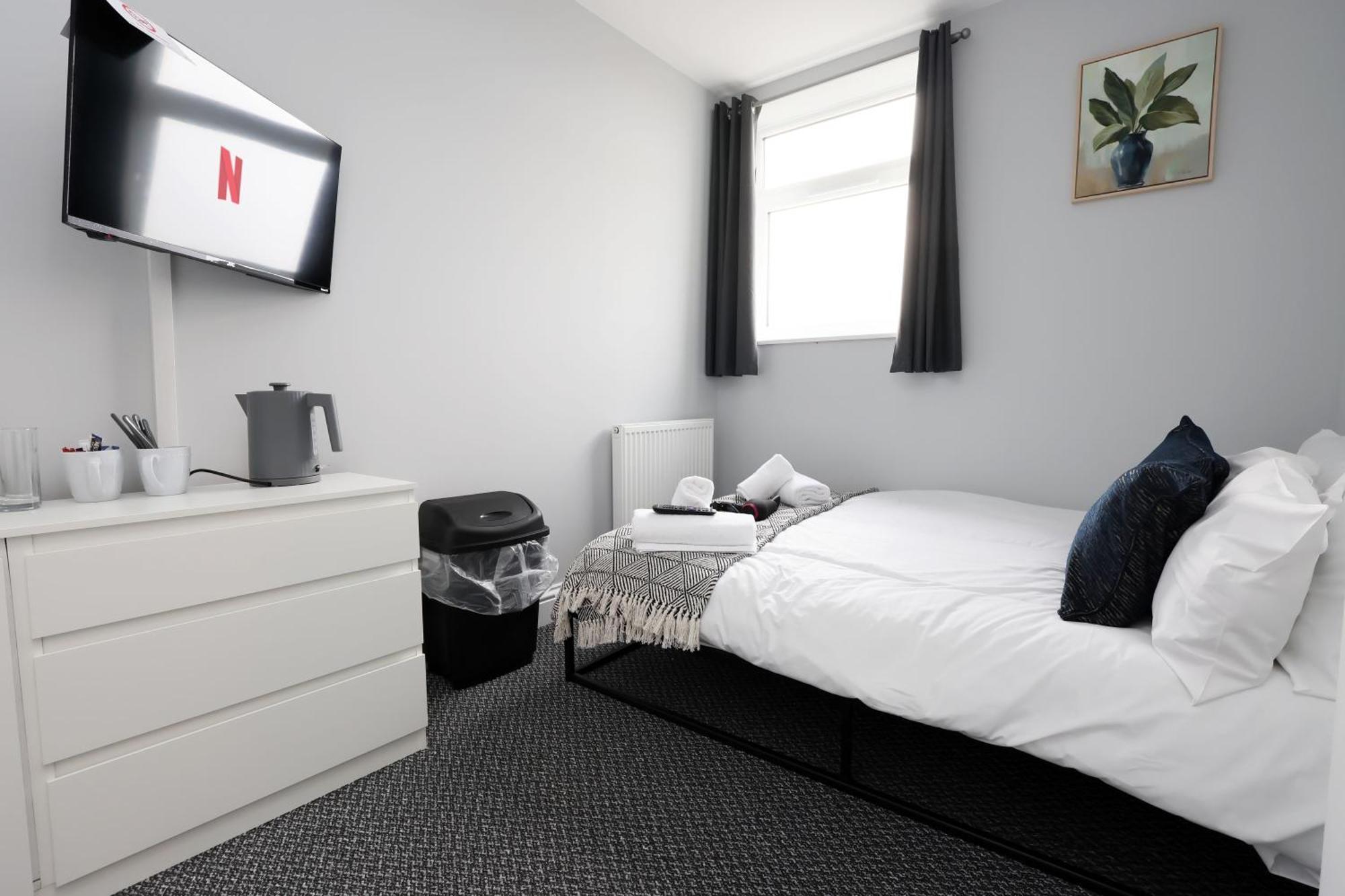 En-Suite Double Rooms, Smart Tv Comfy Style ลาแนคลี ภายนอก รูปภาพ