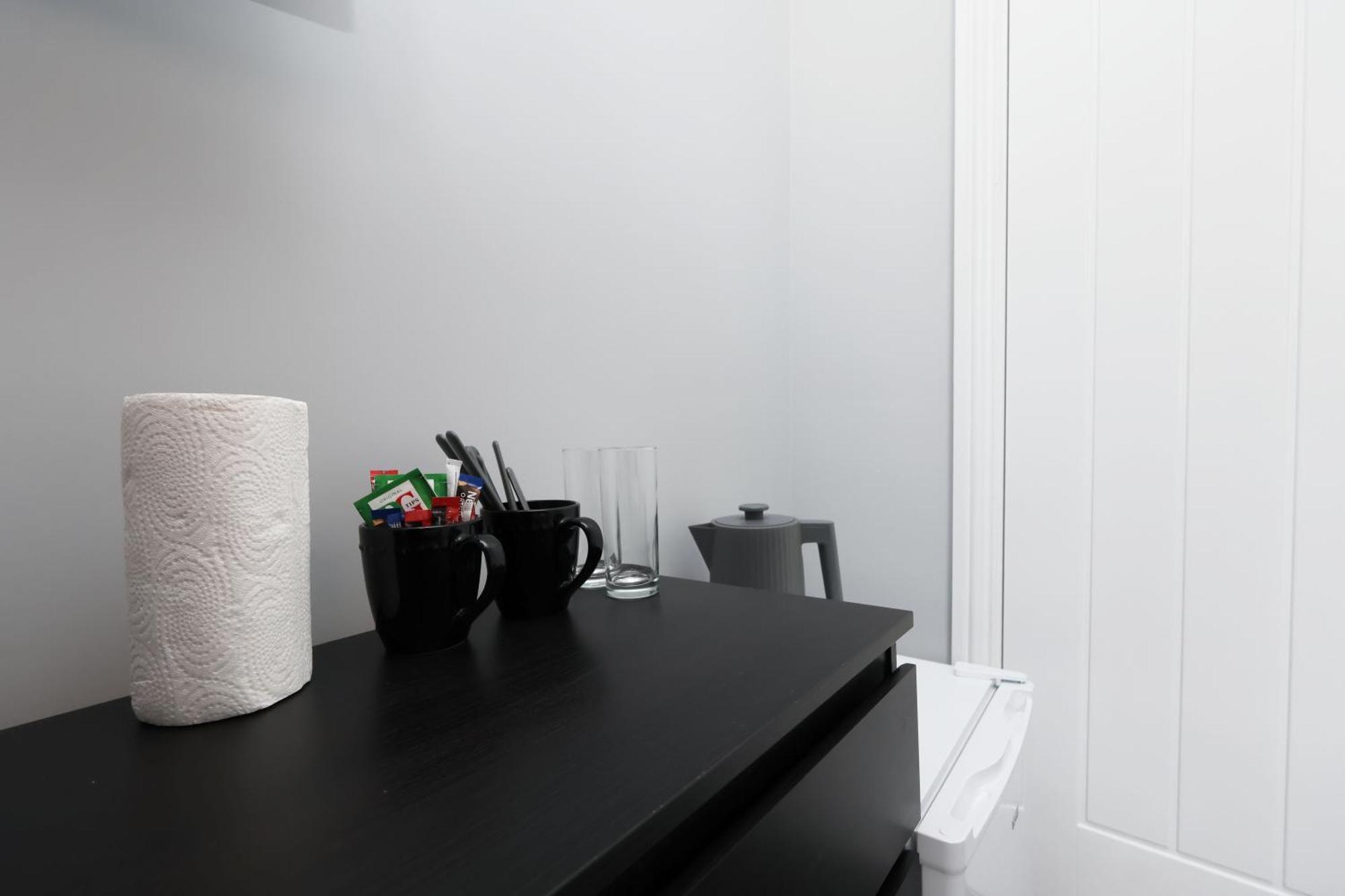 En-Suite Double Rooms, Smart Tv Comfy Style ลาแนคลี ภายนอก รูปภาพ