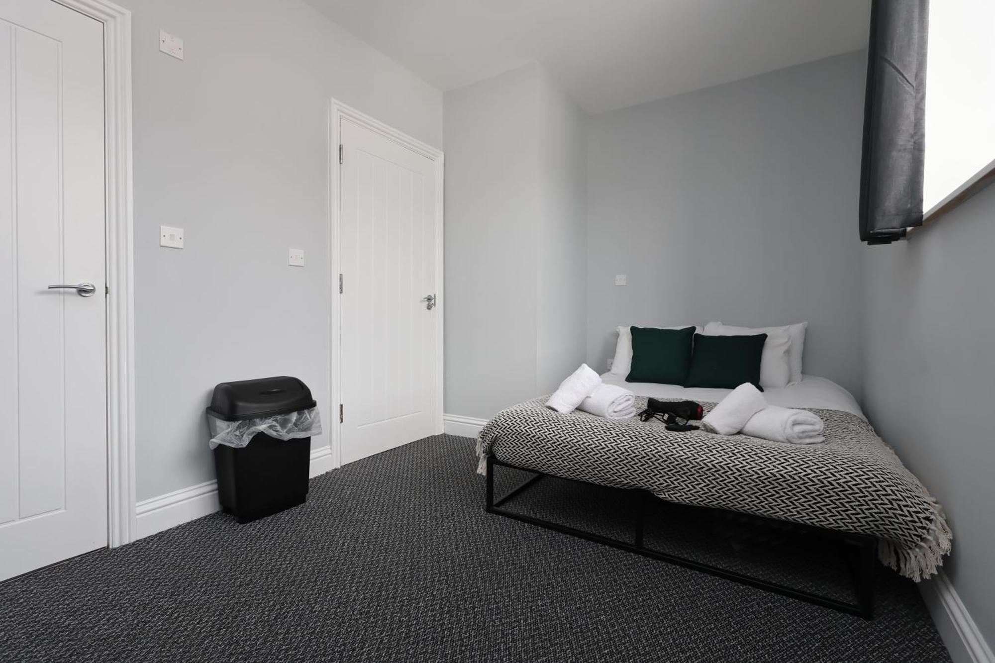 En-Suite Double Rooms, Smart Tv Comfy Style ลาแนคลี ภายนอก รูปภาพ