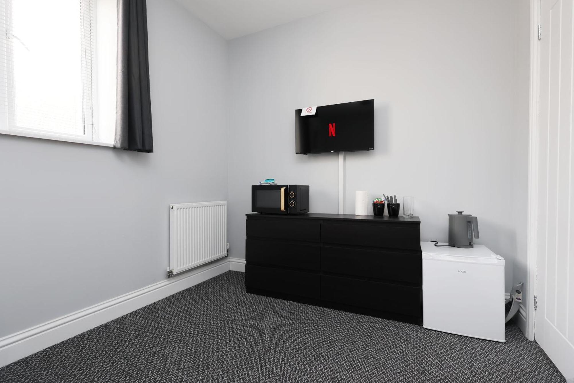 En-Suite Double Rooms, Smart Tv Comfy Style ลาแนคลี ภายนอก รูปภาพ