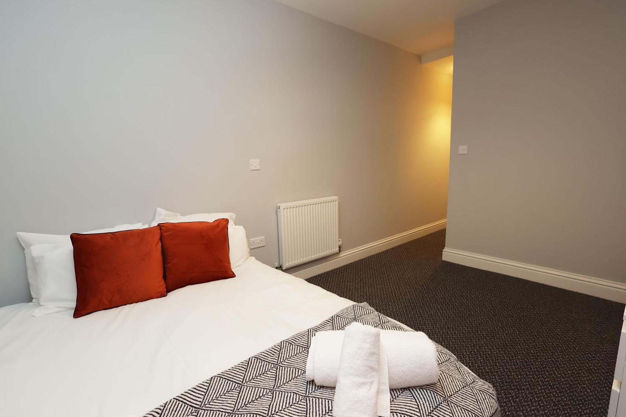 En-Suite Double Rooms, Smart Tv Comfy Style ลาแนคลี ภายนอก รูปภาพ