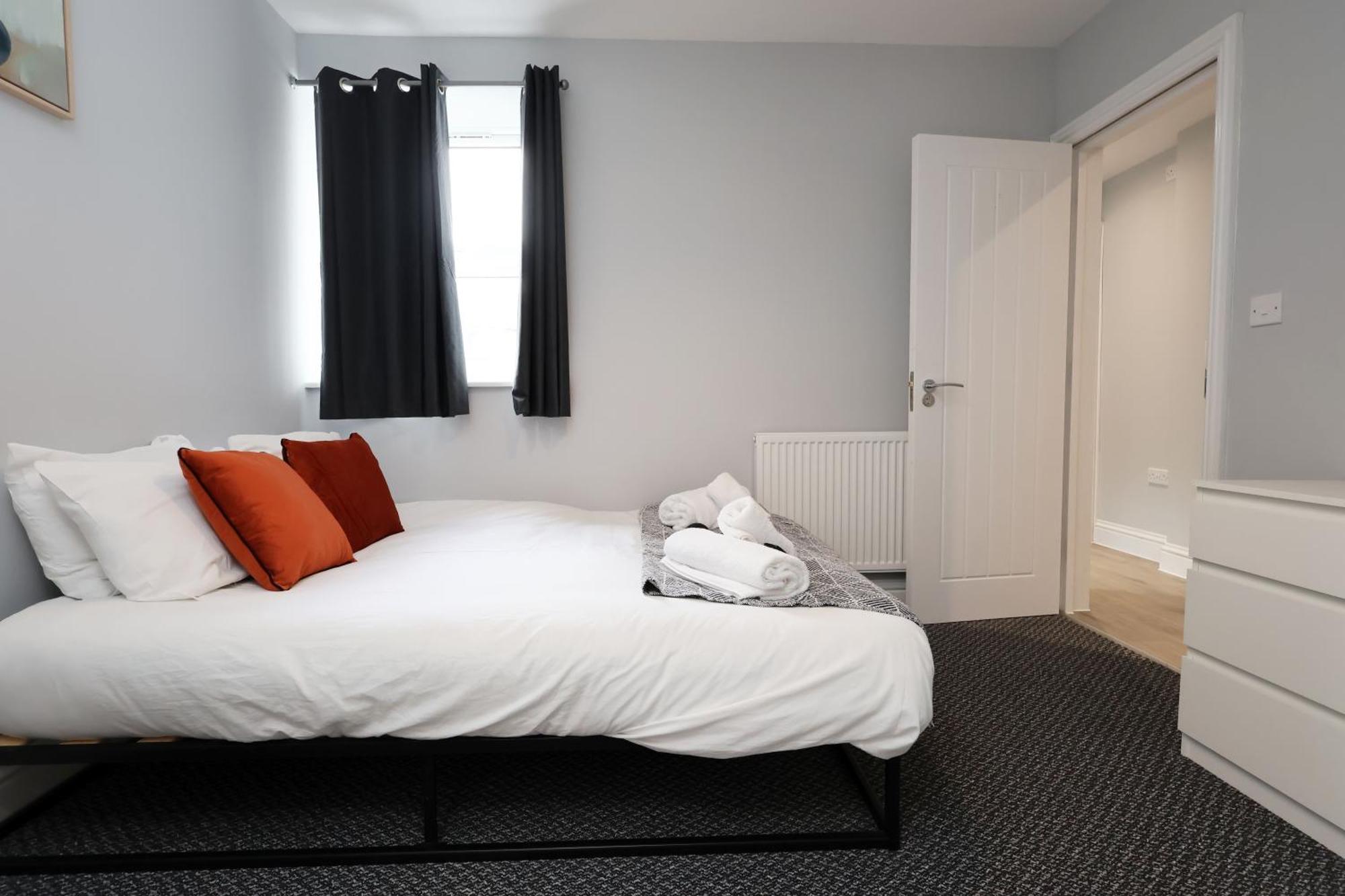 En-Suite Double Rooms, Smart Tv Comfy Style ลาแนคลี ภายนอก รูปภาพ