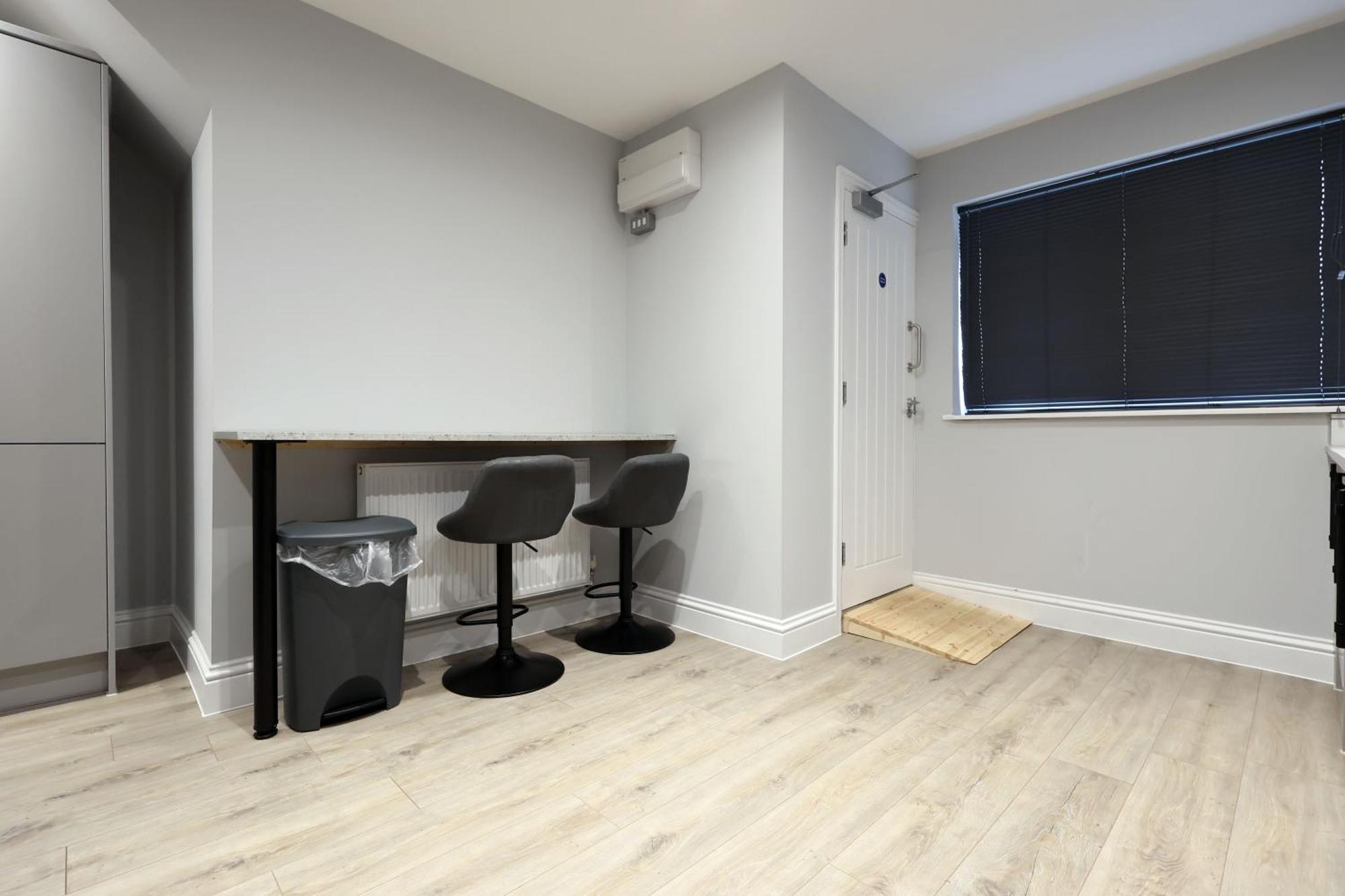 En-Suite Double Rooms, Smart Tv Comfy Style ลาแนคลี ภายนอก รูปภาพ