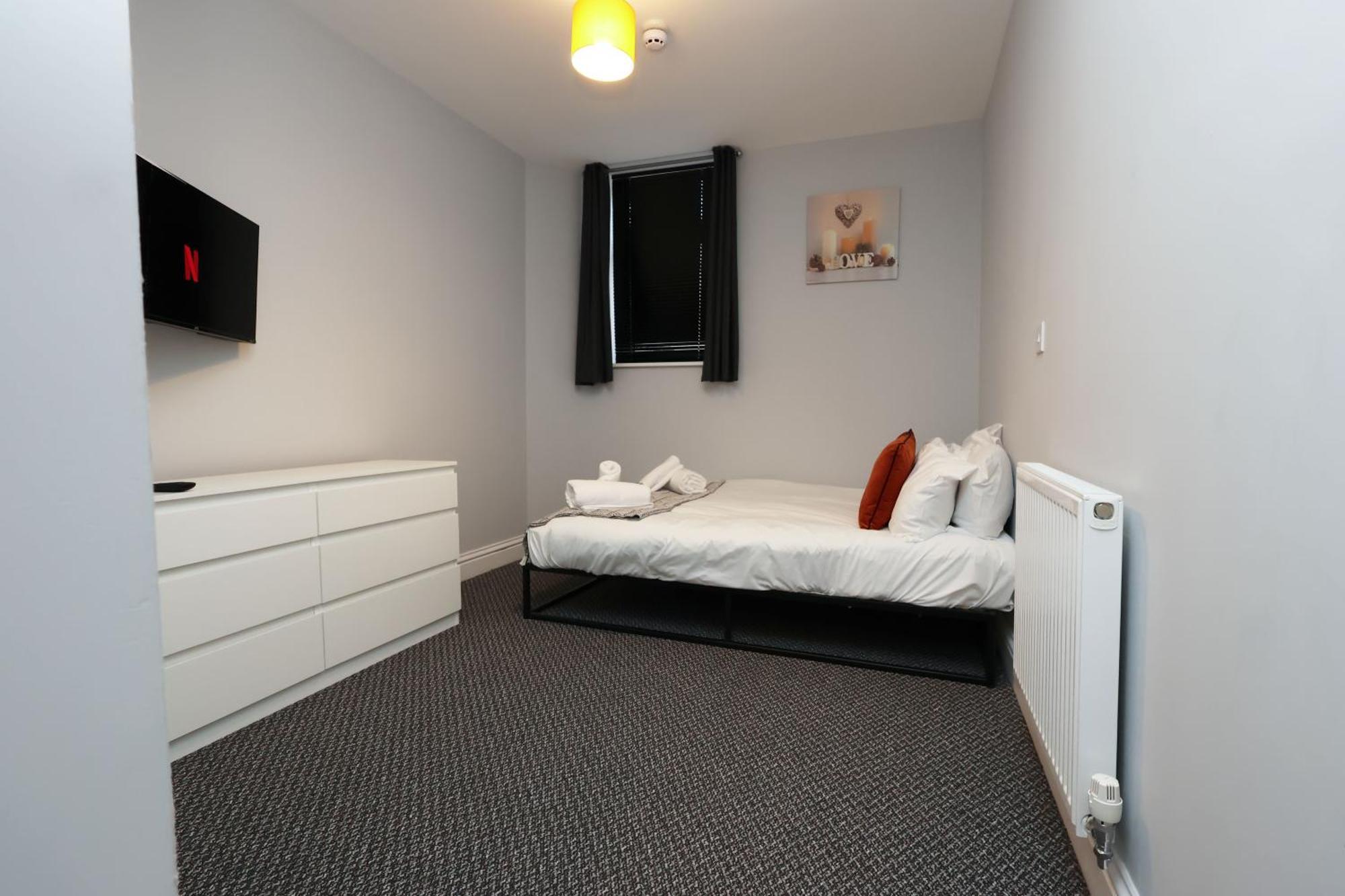 En-Suite Double Rooms, Smart Tv Comfy Style ลาแนคลี ภายนอก รูปภาพ