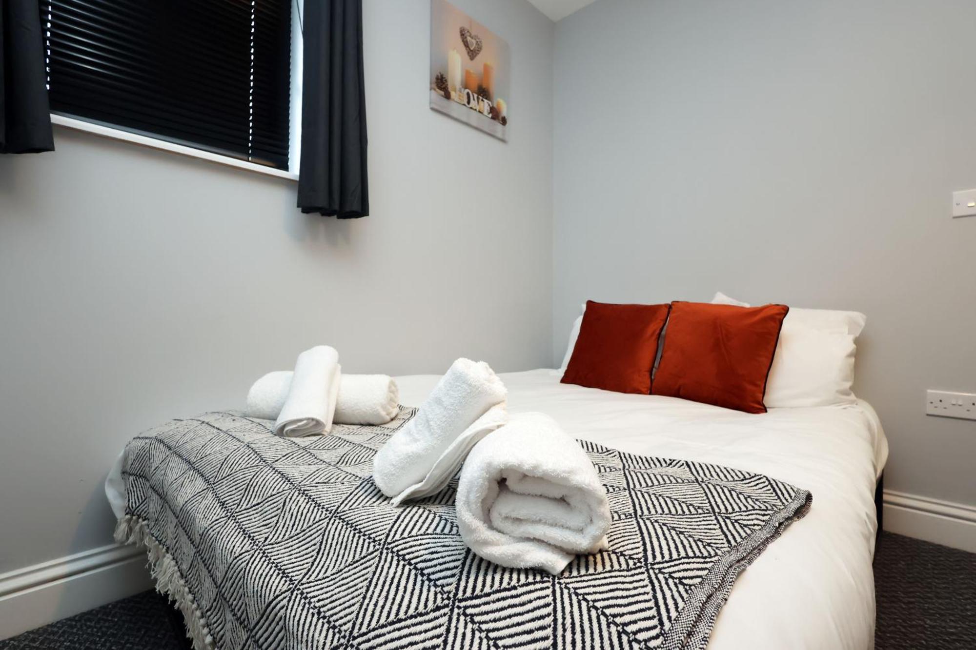 En-Suite Double Rooms, Smart Tv Comfy Style ลาแนคลี ภายนอก รูปภาพ