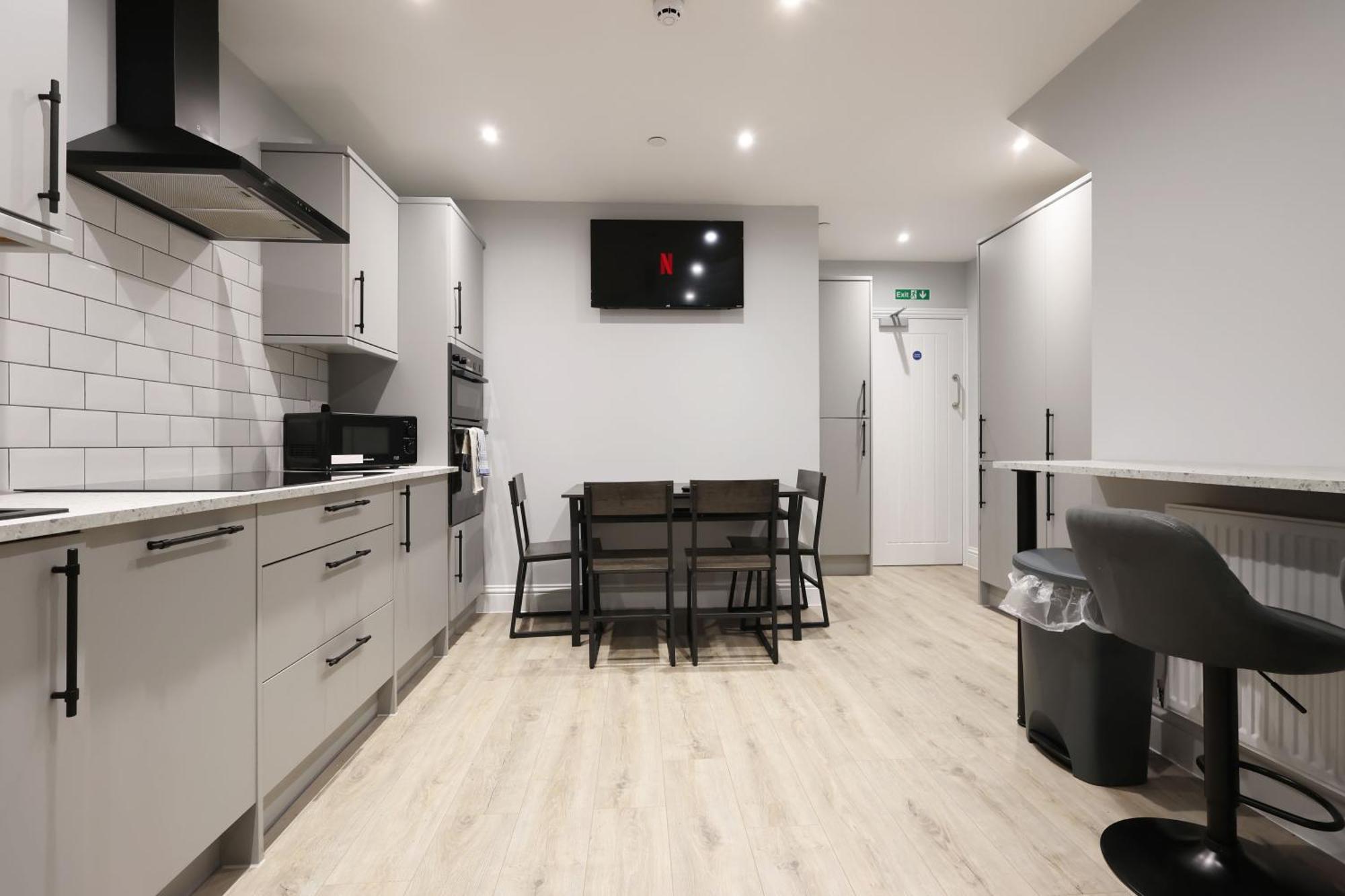 En-Suite Double Rooms, Smart Tv Comfy Style ลาแนคลี ภายนอก รูปภาพ
