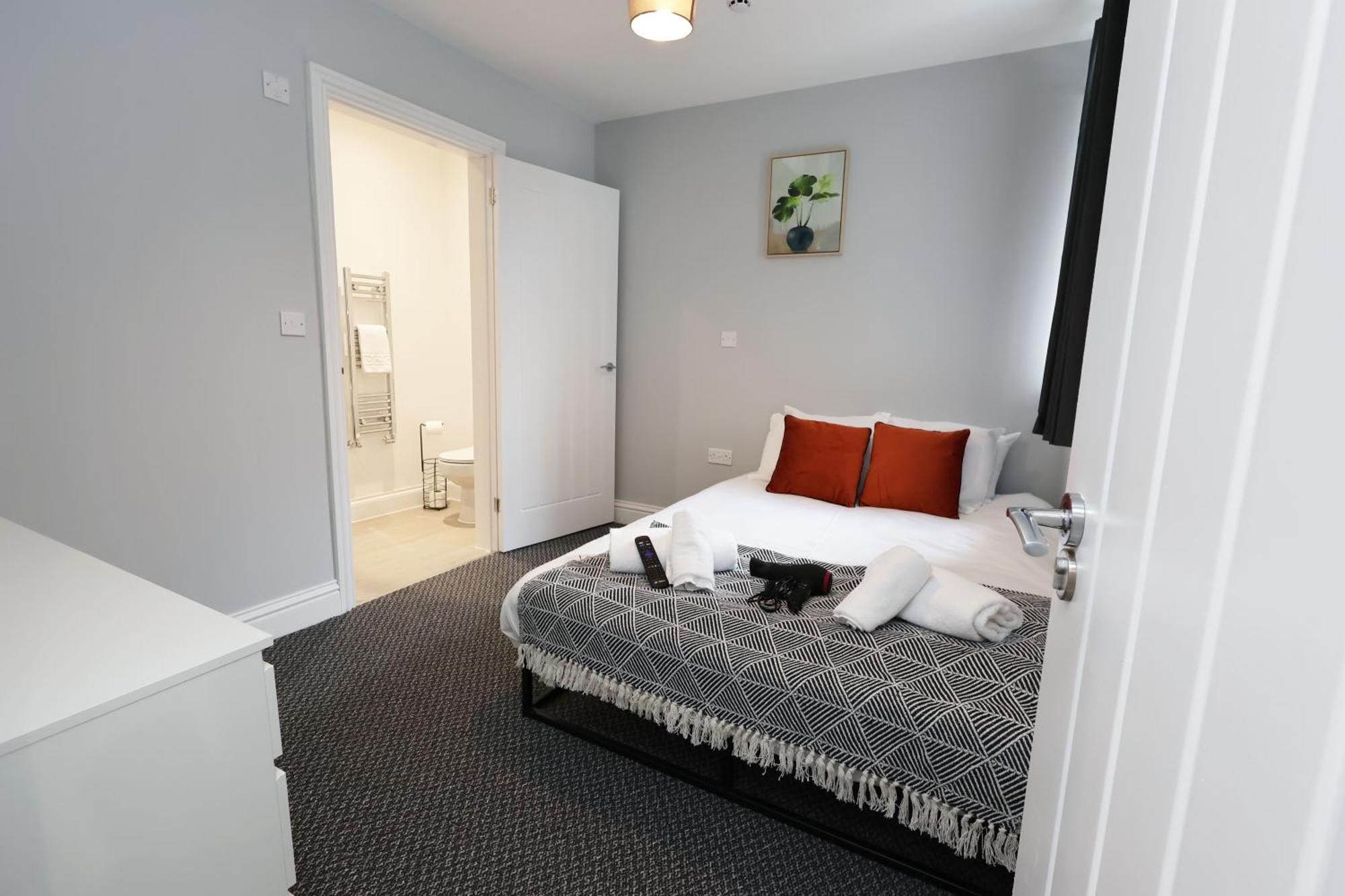 En-Suite Double Rooms, Smart Tv Comfy Style ลาแนคลี ภายนอก รูปภาพ
